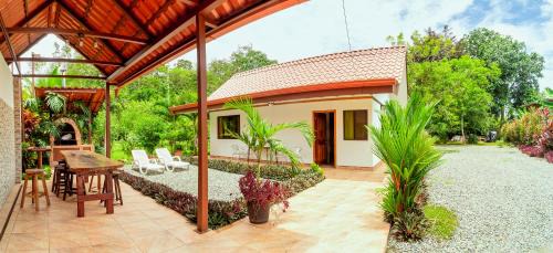 Puerto Viejo de Talamanca Hotel | Casa Blossom - Beach Paradise Retreat, Fully Equipped, Holiday Home