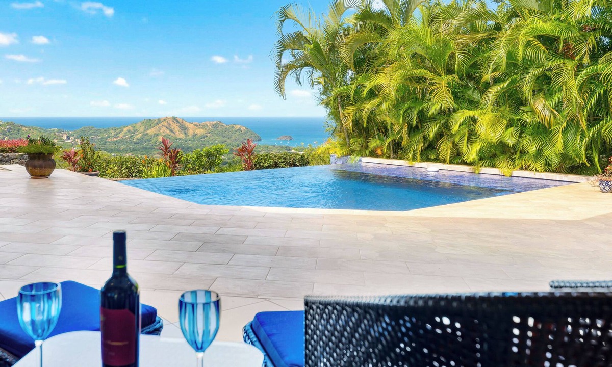 Coco House | Casa de la Reina Luxury 3-Bedroom Ocean View Home in Playas del Coco