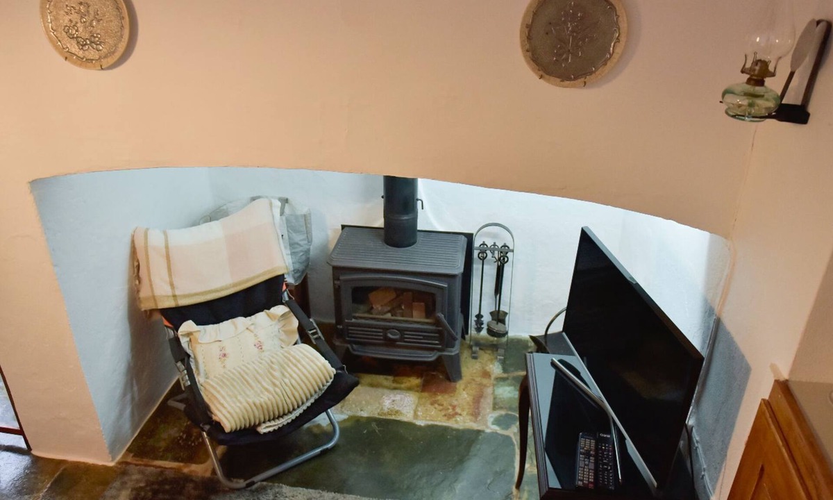 Evoramonte House | Casa dos Avós - Two Bedroom House, Sleeps 4