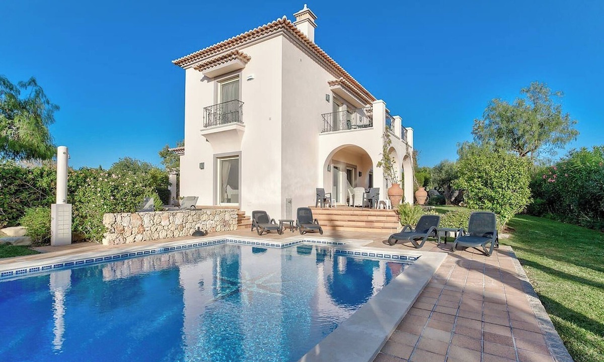 Estombar Villa | Casa Marta Three bedroom villa with sea views!