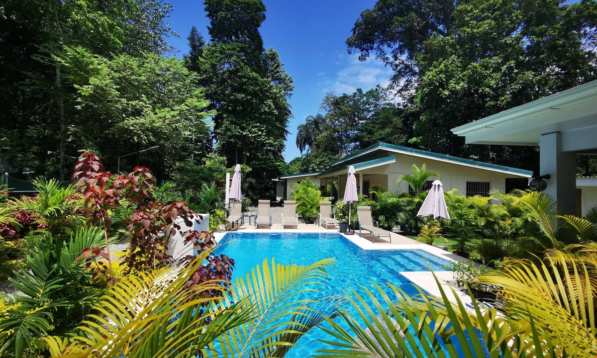 Puerto Viejo de Talamanca Apartment | Casa mindanao apartments, AC+WIFI + swimming pool.