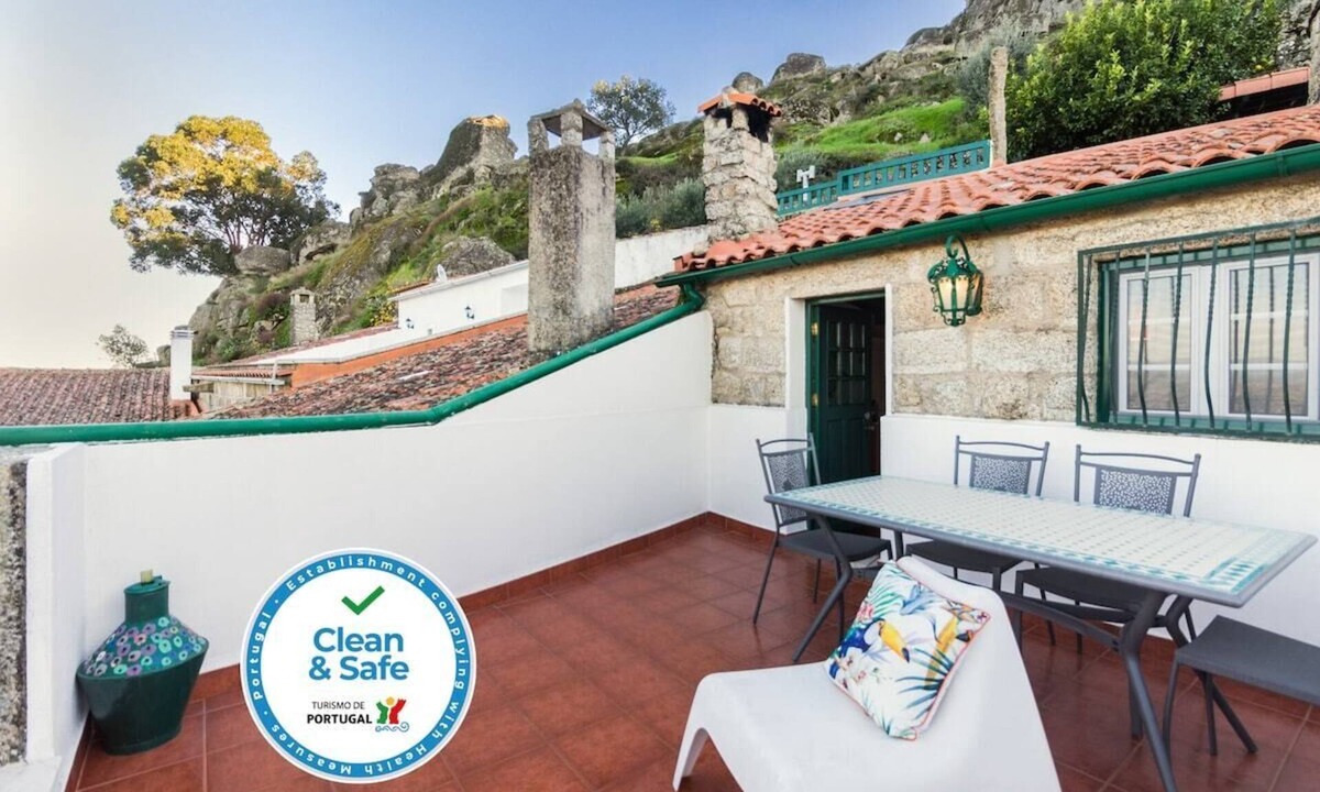 Monsanto House | Casa Mont'Santo with Balcony & Terrace