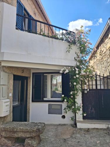 Penamacor House | Casa rústica com terraço e jardim