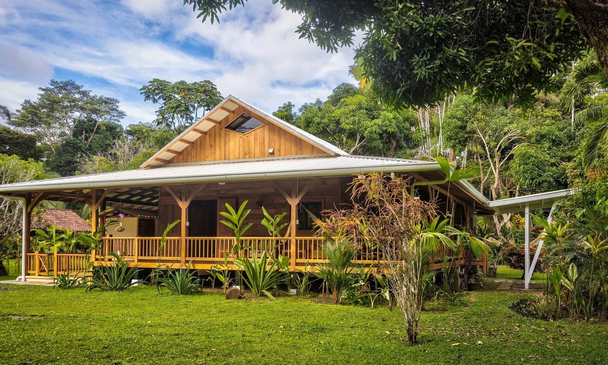 Punta Uva House | Catch: disconnect at this incredible property