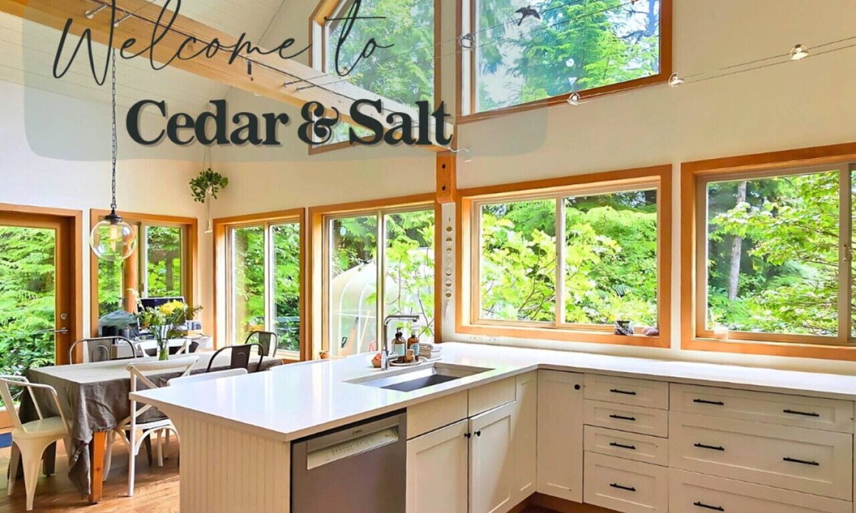 Tofino House | Cedar & Salt – Forest Retreat by the Beach with Hot Tub, Sauna & EV Charger