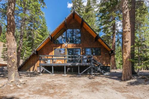 Mammoth Lakes Ski Chalet | Chalet 04 by Mammoth Mountain Chalets