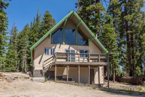 Mammoth Lakes Ski Chalet | Chalet 16 by Mammoth Mountain Chalets