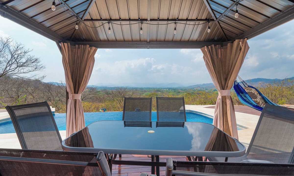 Rio Seco House | Charming 2-bedroom house with Amazing Mountain Views in fabulous Guanacaste