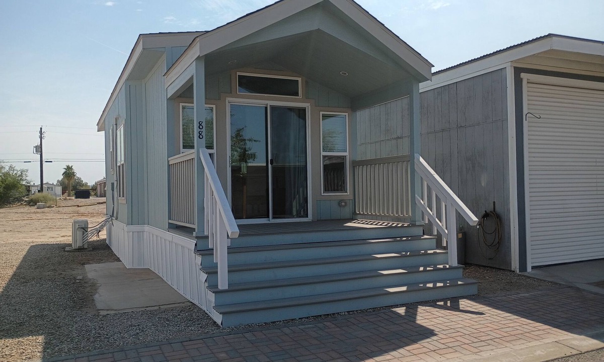 Ehrenberg Cottage | Charming 1-bedroom Park Model on the Colorado River