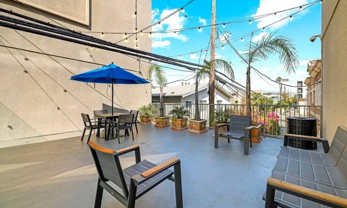 Wilshire Apartment | Charming 1-bedroom apartment in marvelous Los Angeles with WiFi, AC