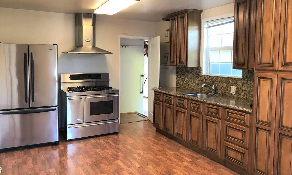 Hillsdale House | Charming 2-bedroom house in beautiful San Mateo perfect for relaxing