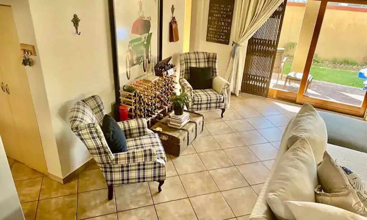 Jeffreys Bay House | Charming 2-bedroom house in fantastic Jeffreys Bay with WiFi