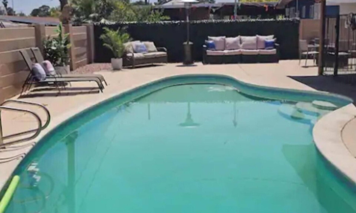Downtown Las Vegas House | Charming 3-bedroom house with pool WiFi and AC in awesome Las Vegas. Enjoy