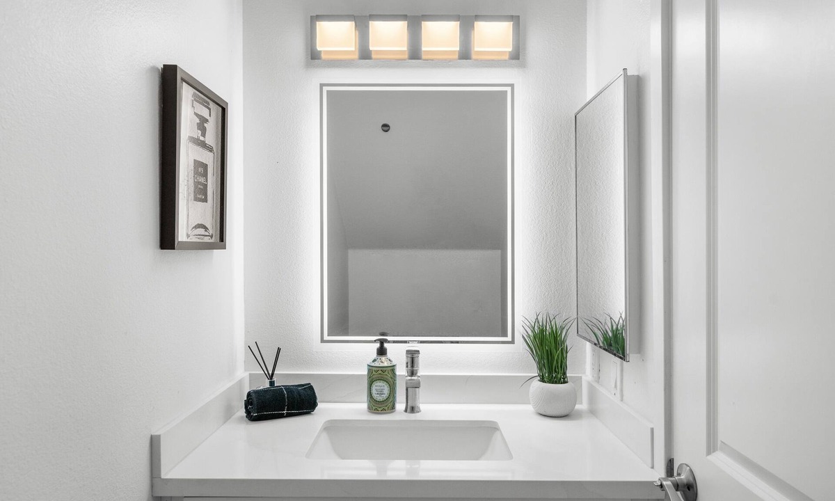 Monrovia House | Charming 3-bedroom townhome with WiFi and AC in welcoming Monrovia