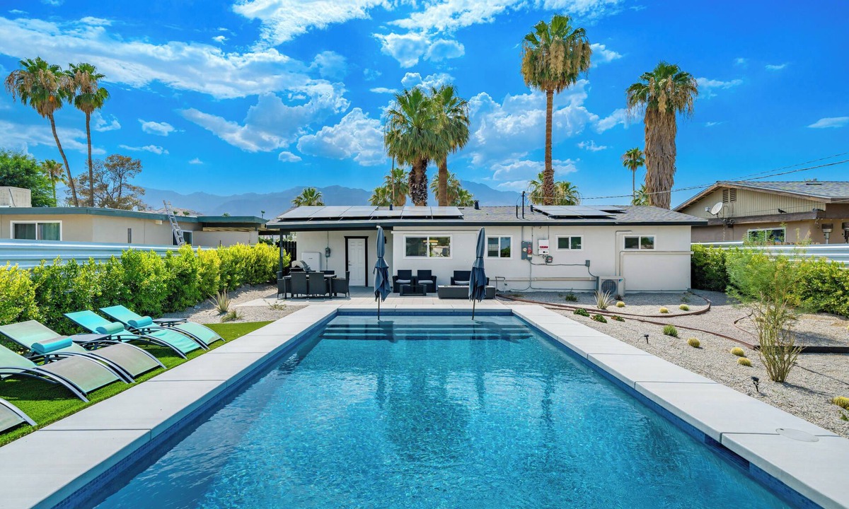 Palm Springs House | Charming 3-bedroom house with WiFi, AC in wonderful Palm Springs