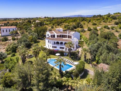Poco Barreto Villa | Charming Algarve Villa Villa Quinta Luz 9 Bedrooms Large Pool & Snooker