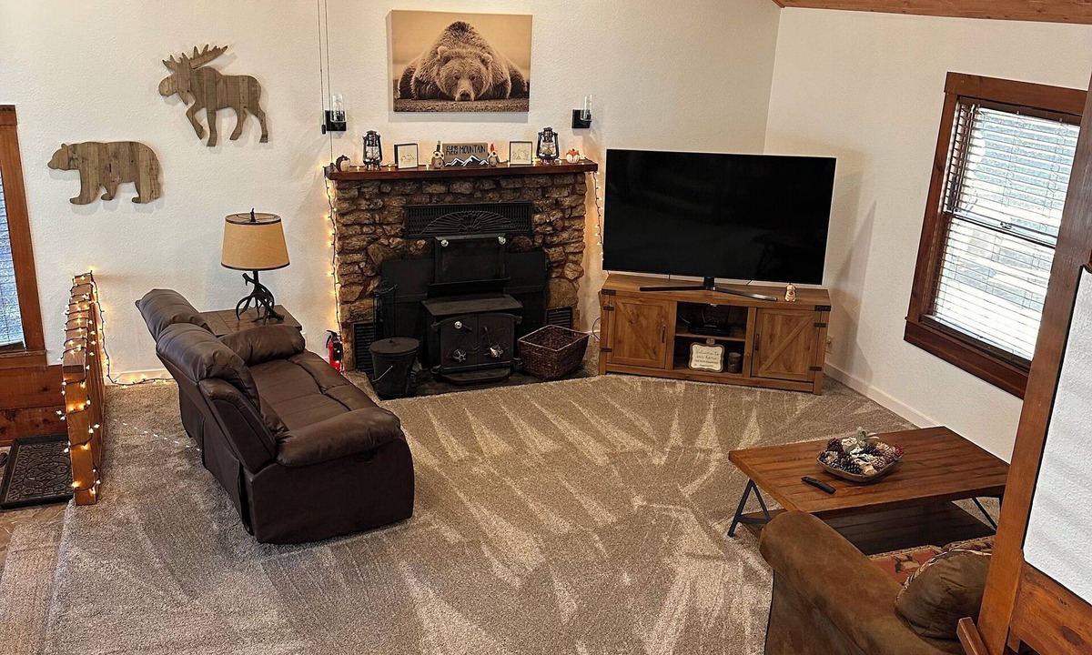 West Village Cabin | Charming and Cozy~Downtown location~Spacious~Playroom~Big Yard~Remodeled~