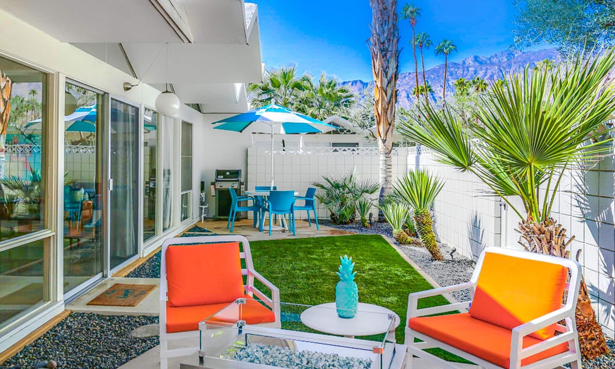 Araby Commons Condo | Charming & bright mid-century condo with shared pool - Free WiFi