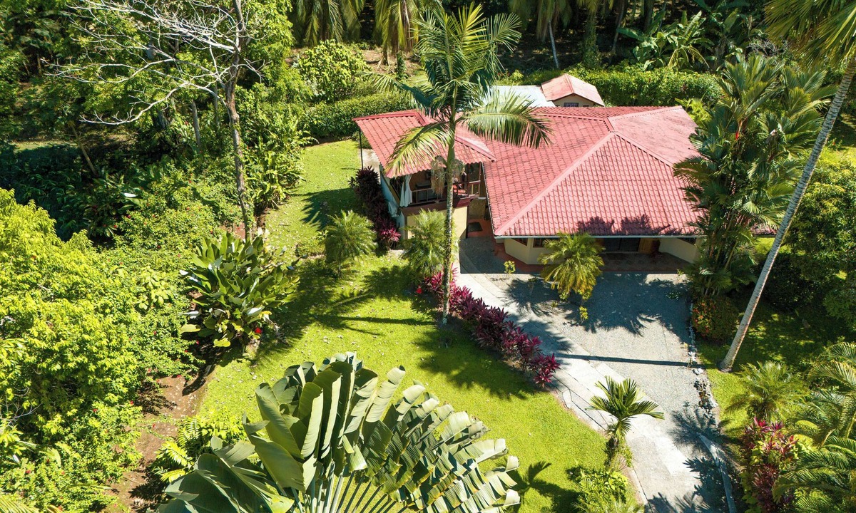 Cahuita Cottage | Charming bungalow in delightful Limón Province perfect for your getaway
