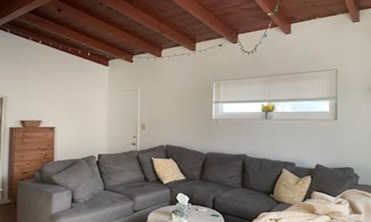 West Newport House | Charming but simple 2 bedroom, very close walk to beach!