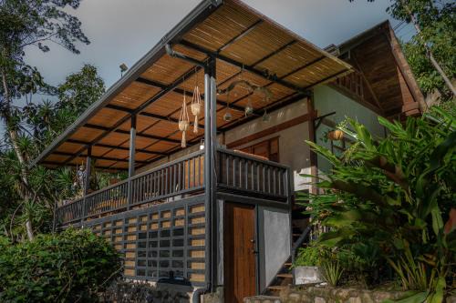 Canaan House | Charming Cosy Chirripó Mountain Riverfront Cottage