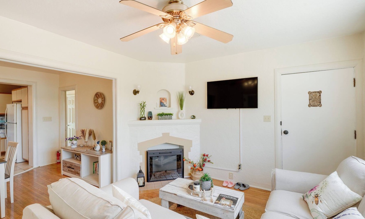 Oleander - Sunset Cottage | Charming Cottage in Oleander/Sunset Neighborhood