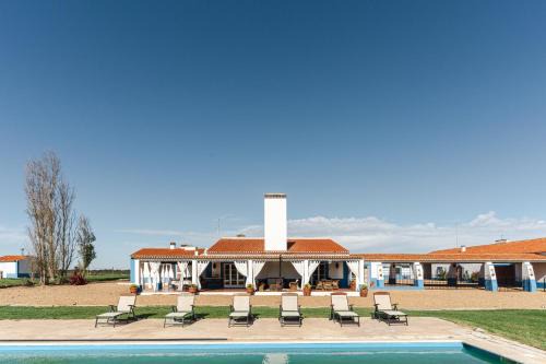 Ermidas-Sado Apartment | Charming Farm House With Pool