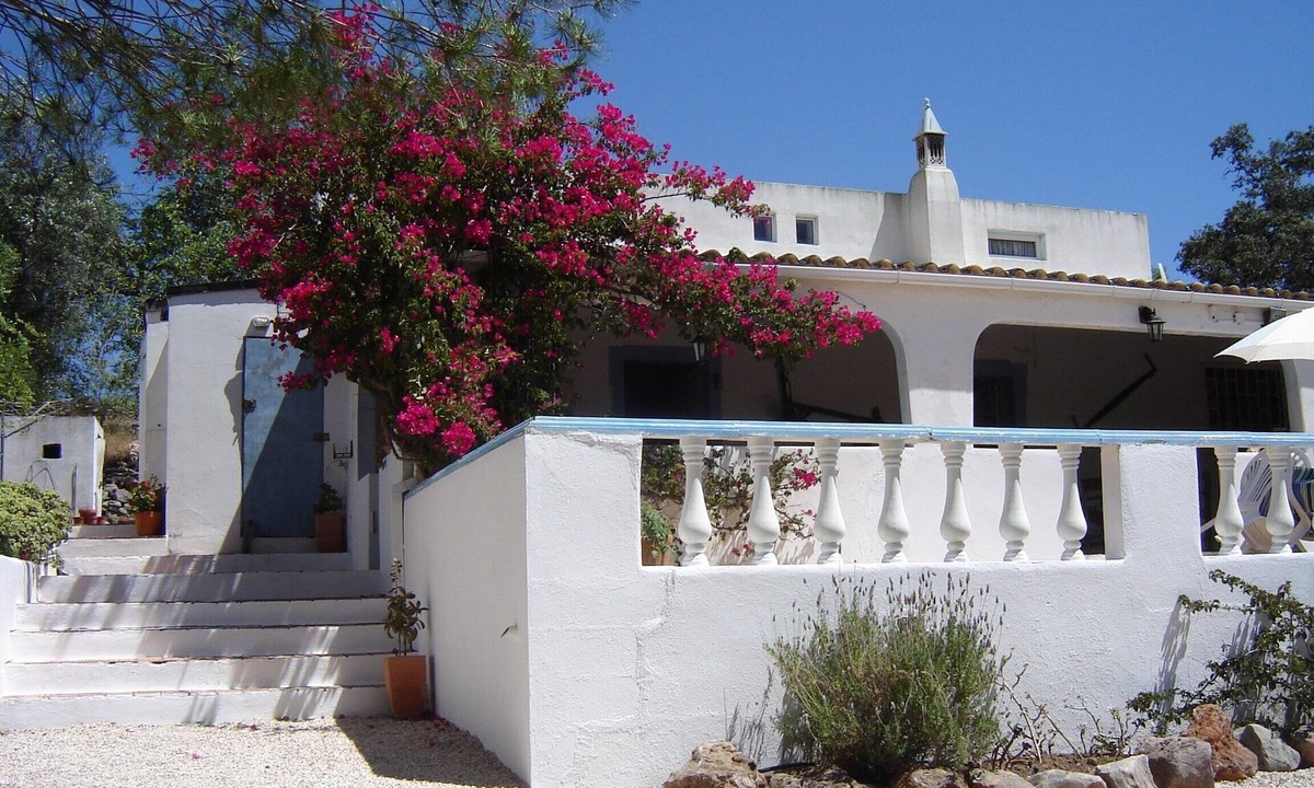 Sao Clemente House | Charming Rustic Farmhouse with Private Pool is a Perfect Rural Retreat