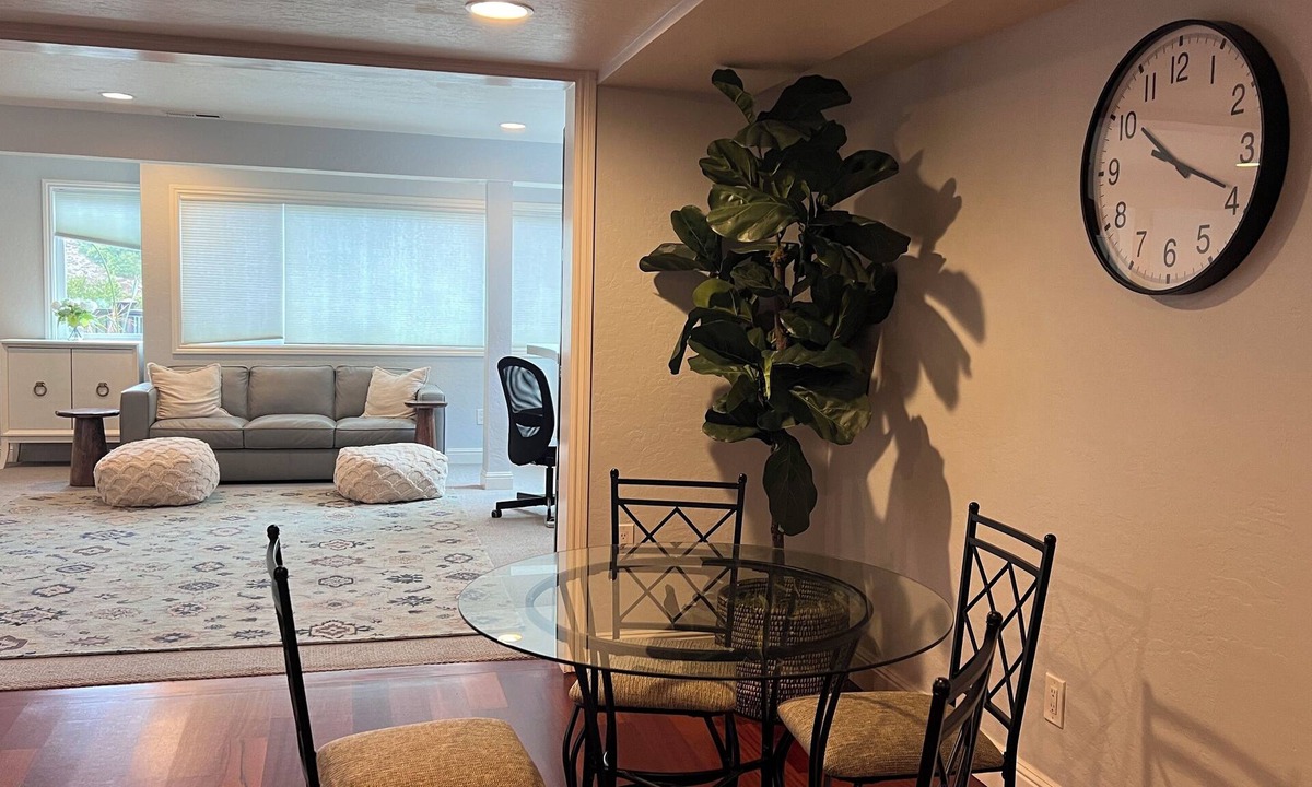 Belmont House | Charming Studio-bedroom house with AC and WiFi in lovely Belmont