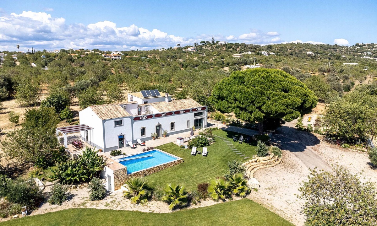 Alfontes Villa | Charming "Villa Rodrigues" with Air Conditioning, Wi-Fi, Pool & Garden