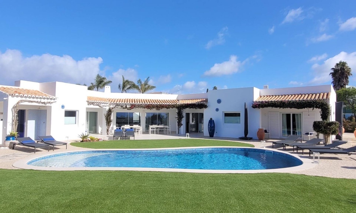 Mato Serrao Villa | Charming Villa with Pool & Scenic Garden