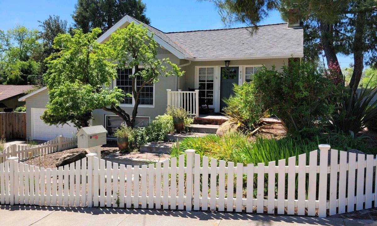 Paso Robles House | Chateau Paso-Perfect Downtown Location! Easy Walk to Everything!