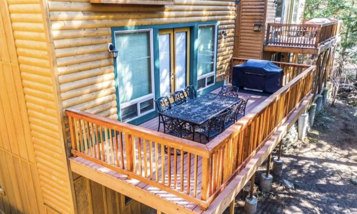 Granite Ridge House | Cheerful 6 bedroom condo in Shaver Lake