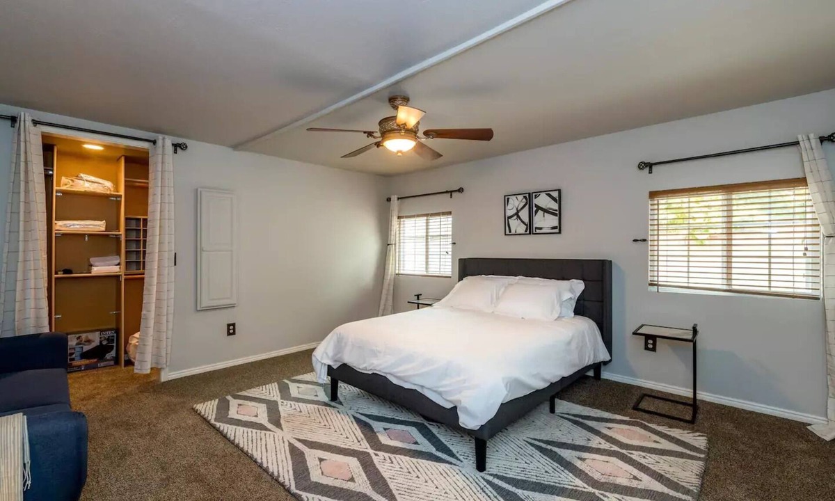 Roosevelt House | Cheerful & Remodeled - 2 miles from Fresno Airport