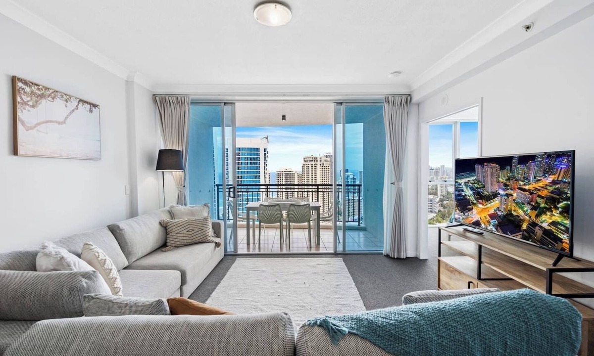 Surfers Paradise Apartment | Chevron: Majestic Ocean Vista w/Resort Amenities