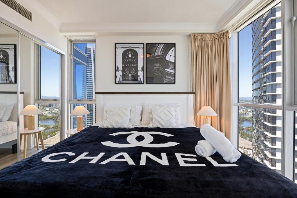 Surfers Paradise Apartment | Chevron Renaissance High Floor Ocean Views- Mojo Stays