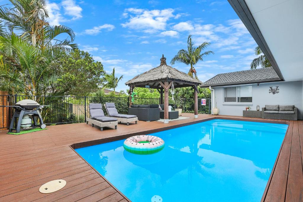 Miami House | Chic Miami 4BR Retreat with Swimming Pool & BBQ