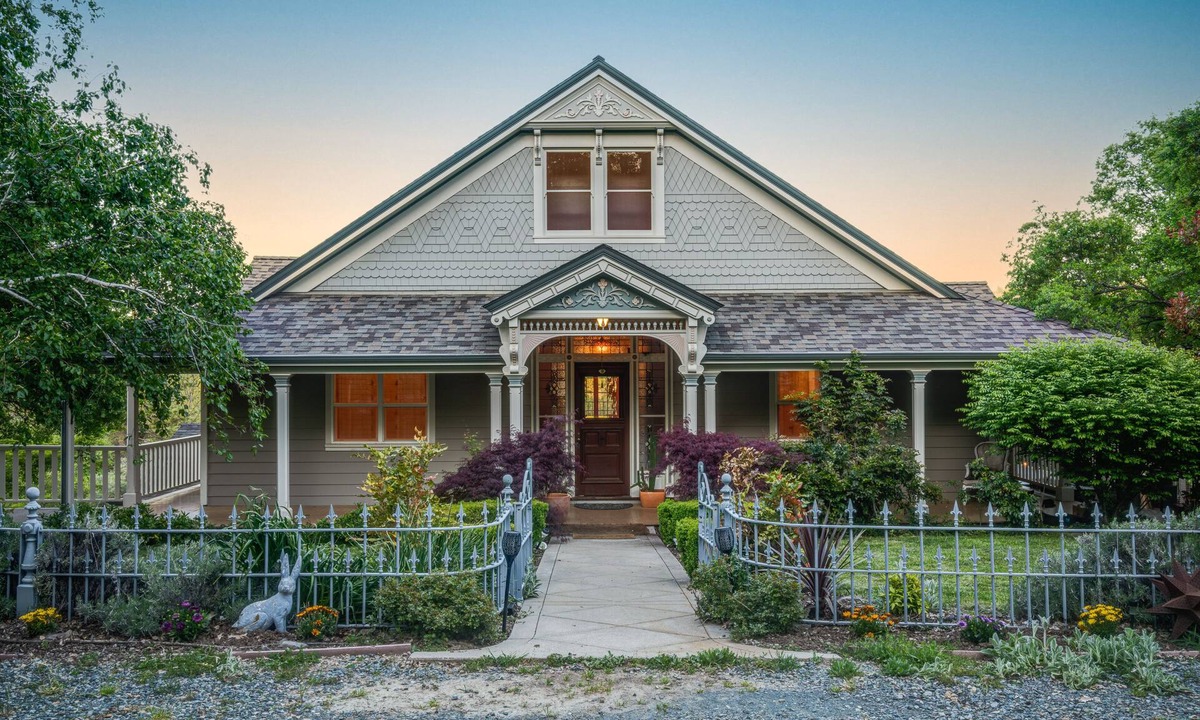 Nevada City House | Chic Modern Victorian Farmhouse secluded yet 5 min from Downtown Nevada City