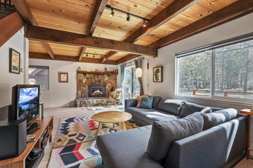 Tahoe Paradise House | Christmas Valley Chalet - Tahoe Adventure Awaits