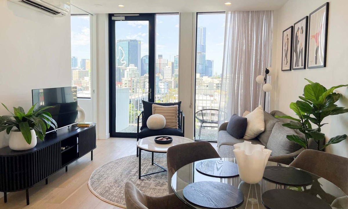 Spring Hill Apartment | City View 2BR Apartment | Free Parking & Workspace