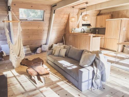 Idyllwild House | Clarity Cabin A-Frame Sanctuary w Hot Tub Fireplace Grill AC Hammock Chairs Fire Pit Pets OK