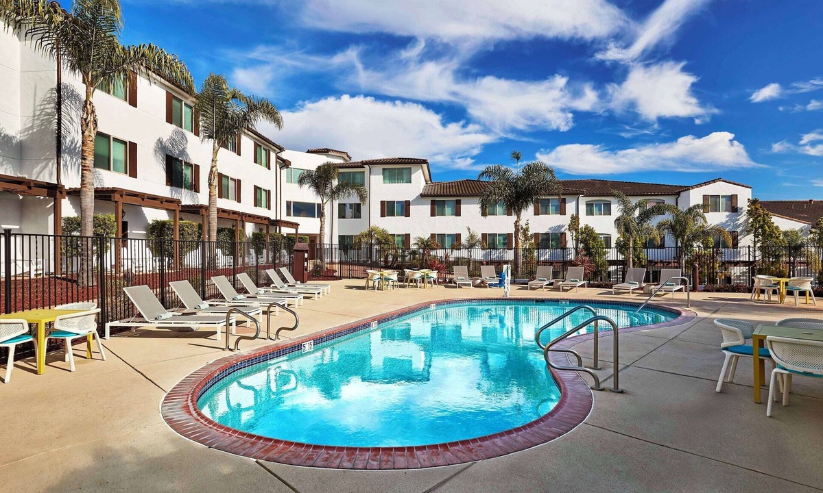 Pismo Beach Hotel | Classic King Suite | Free Parking, 1.9 mi to Monarch Butterfly Grove