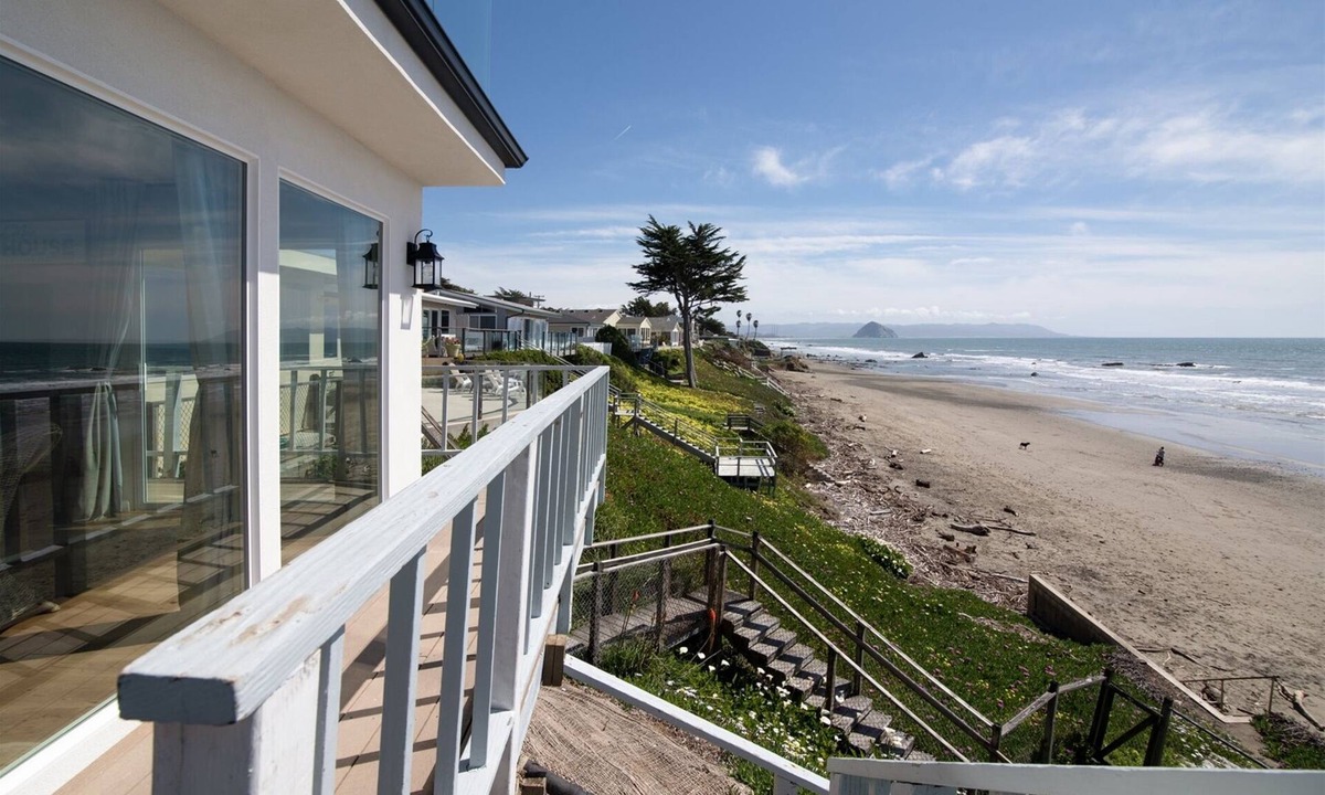 Cayucos House | Classic Oceanfront Cayucos Home with Ocean Facing Deck
