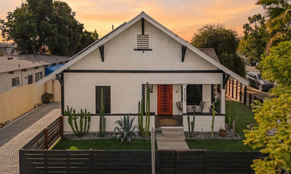 City Heights House | Classic San Diego Home Outdoor Lounge + Vintage Charm | Casa Craftsman