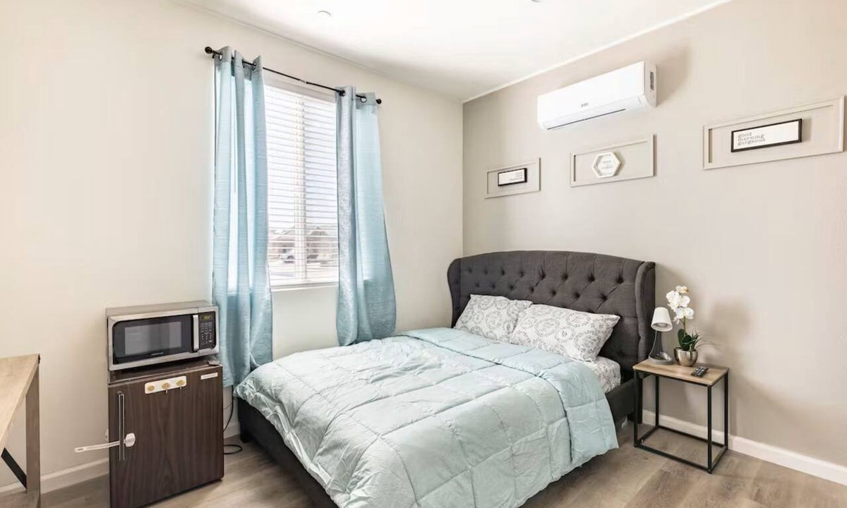 Livingston Apartment | Clean & Cozy Private Studio – Perfect for Couples & Business Travelers