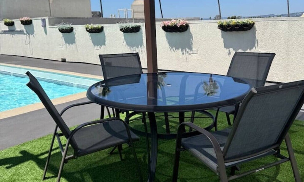 Wilshire Apartment | Clean Kid-Friendly w/Bunk Beds!
