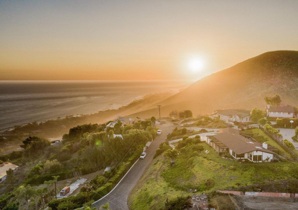 Western Malibu House | Cliffridge by AvantStay