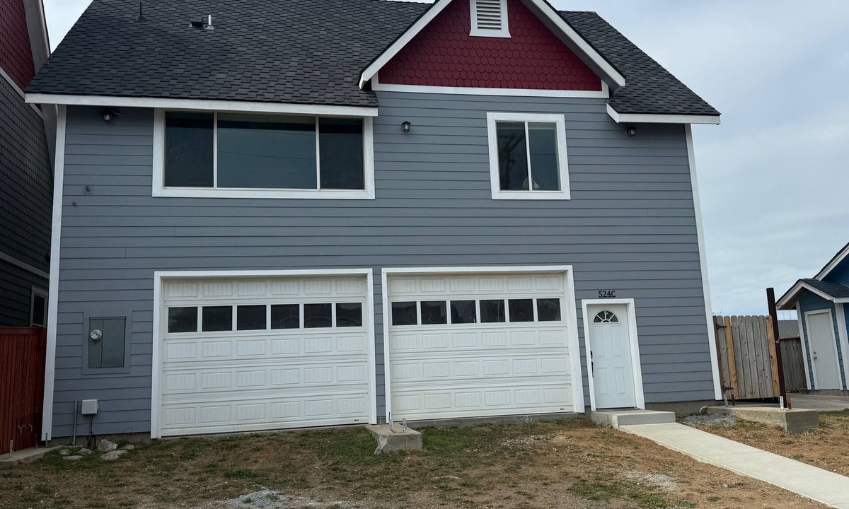 Crescent City House | Coastal Calm-New Home Near Beach, town & Redwoods
