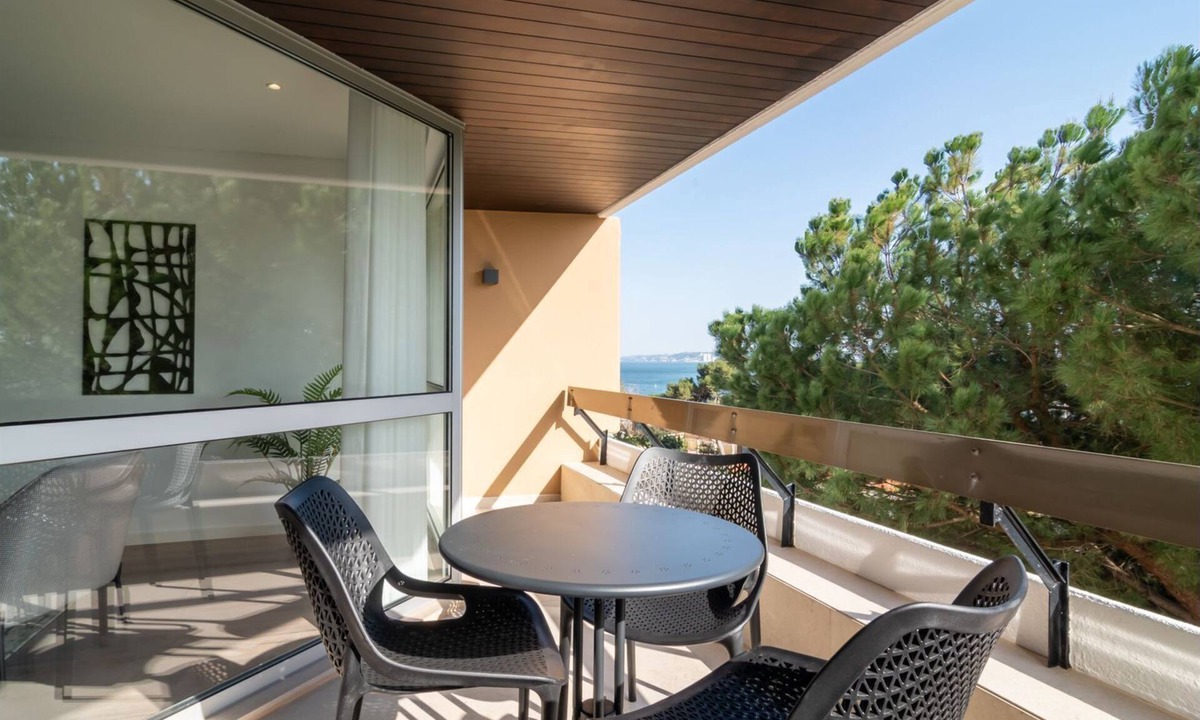 Oeiras Apartment | Coastal Charm by LovelyStay