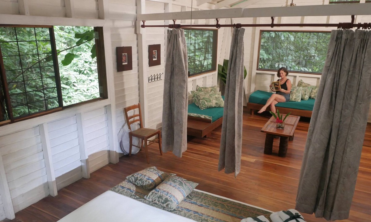 Cocles Villa | Cocoa Jungle Art Villa: 8 minute drive to Cocles Beach. Flat rate no hidden fees